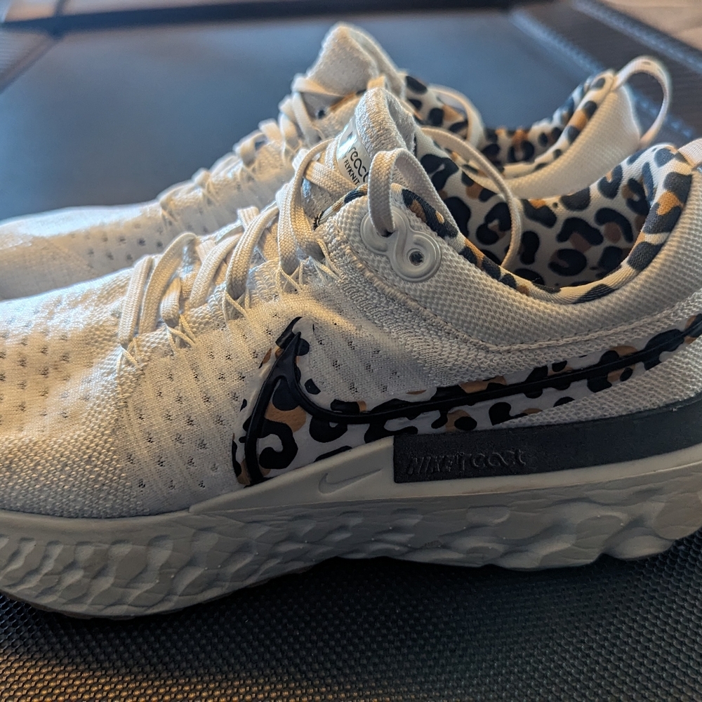 Nike Women's React Infinity Run Flyknit 2 - Picture 2 of 8